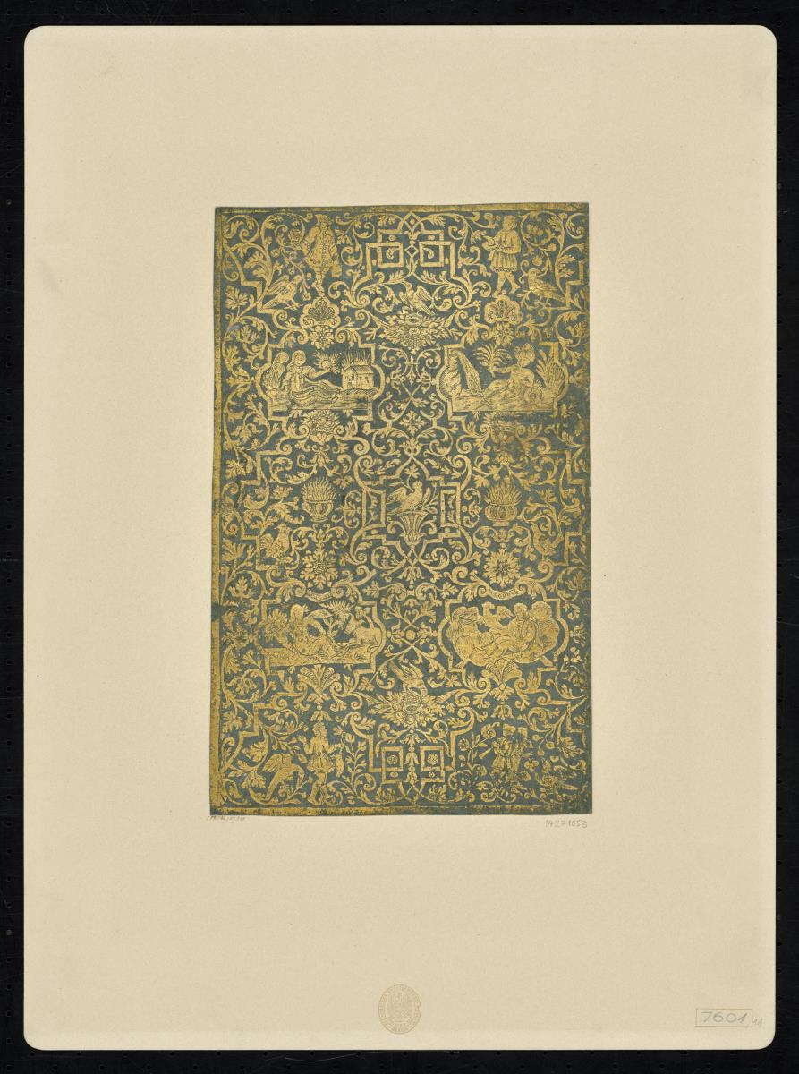 Brokatpapier (Bandelwerk sowie Ranken mit Vögeln, Fruchtkörben und Allegorien der vier Elemente)