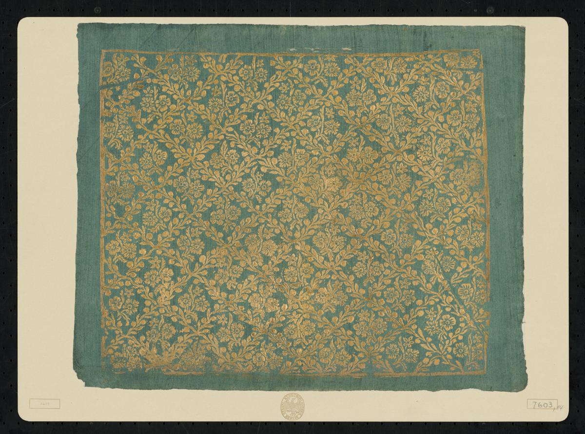 Brokatpapier (Rautengitter aus Blätterranken mit kleinen Blütenzweigen)