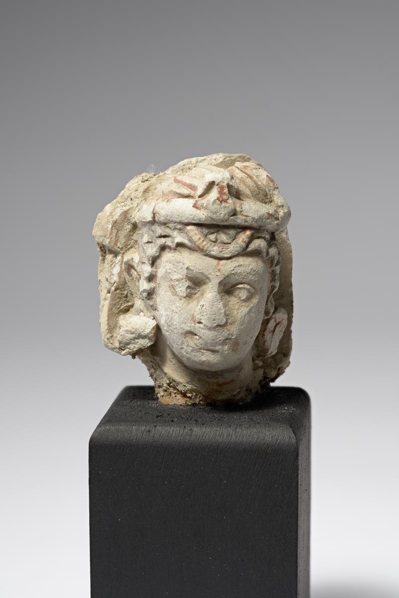 Kleiner Kopf eines Bodhisattva mit Haarreif
