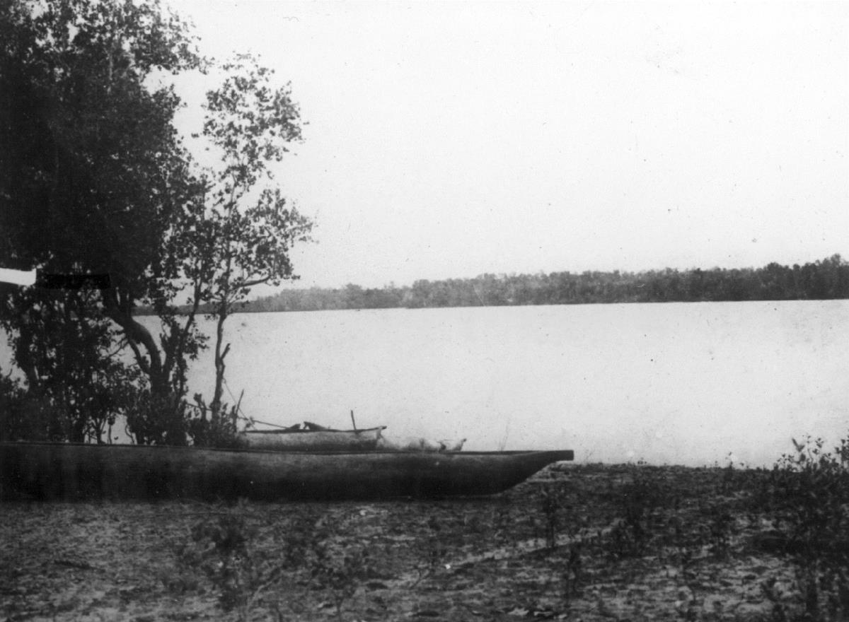 Rufidji Ufer mit Kanoe