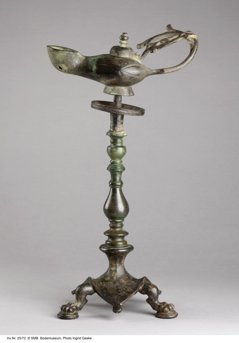 Lampenständer mit Lampe