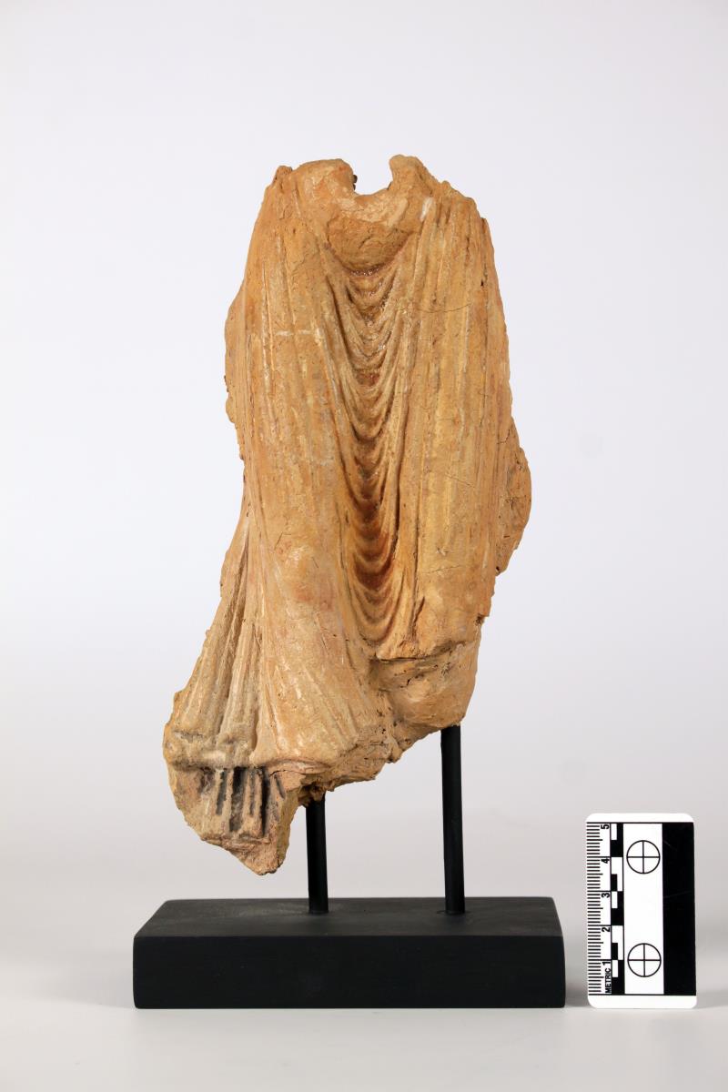 Unterkörper einer stehenden Figur