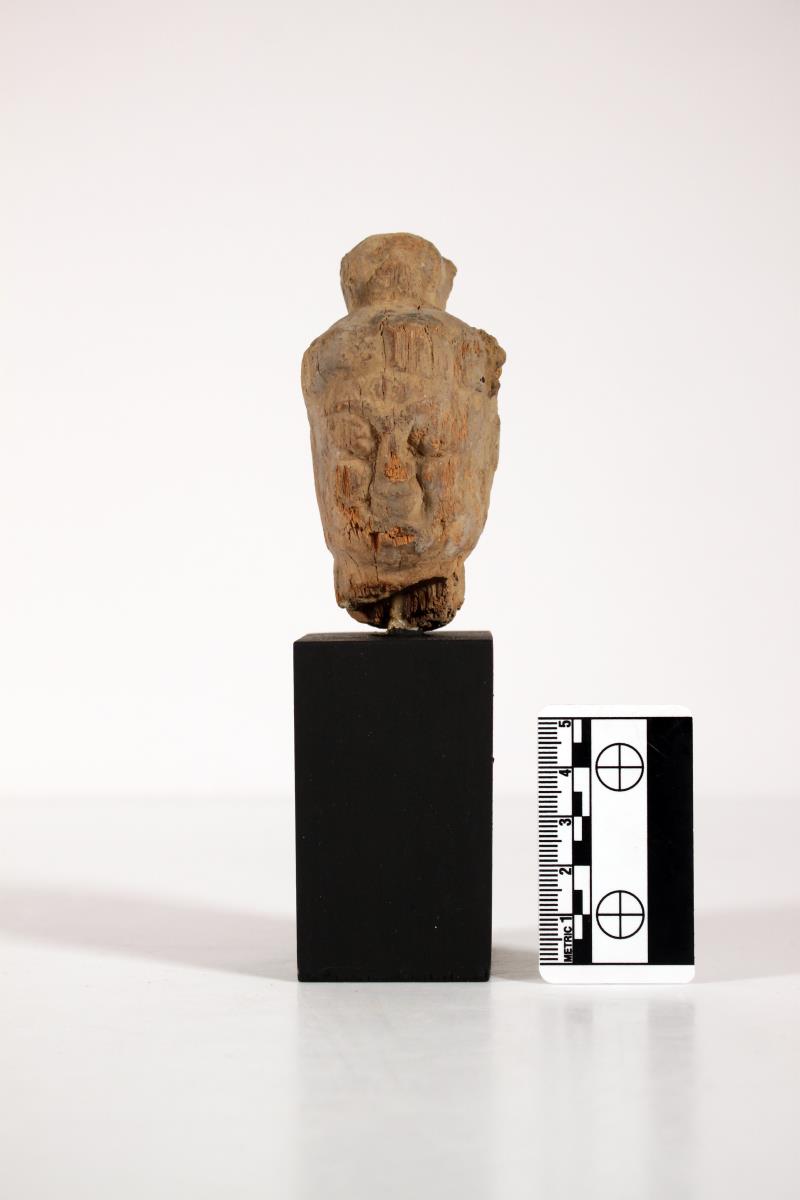 Kopf einer Holzstatuette