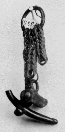 Phallusamulette an Ketten