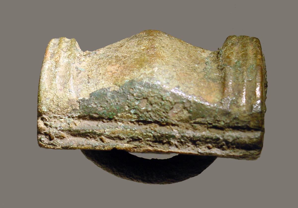 Jochaufsatz (oder Kummetaufsatz), giebelförmig