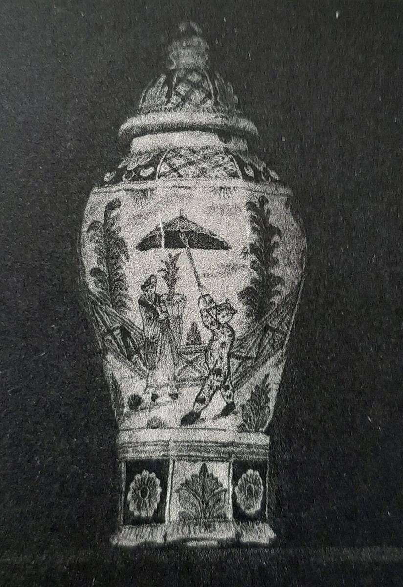 Achtseitige Deckelvase mit Chinesen