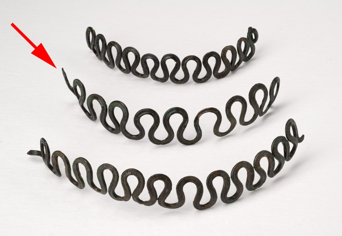 Wellenartiges Armband-Fragment