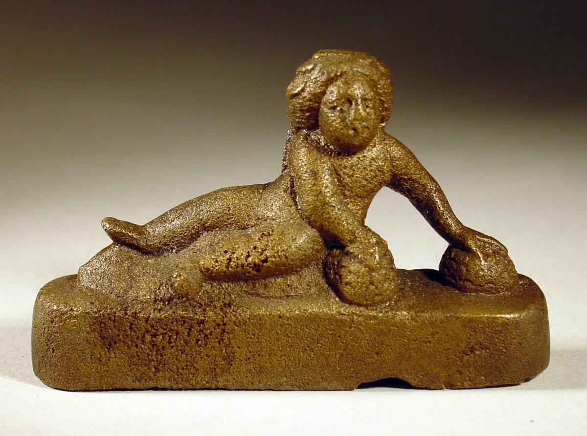 Statuette des liegenden Amor