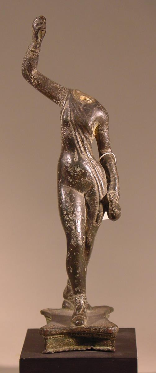 Statuette einer sehr schlanken Bacchantin