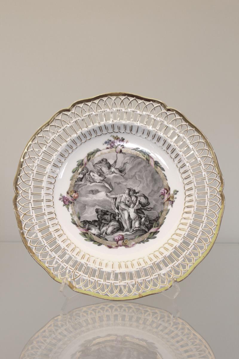 Dessertteller mit dem Tod der Niobiden durch Apoll und Diana (nach einem Stich von J.B. Simonet/Ch. Monnet zu Ovids Metamorphosen), Modell „Englischglatt“