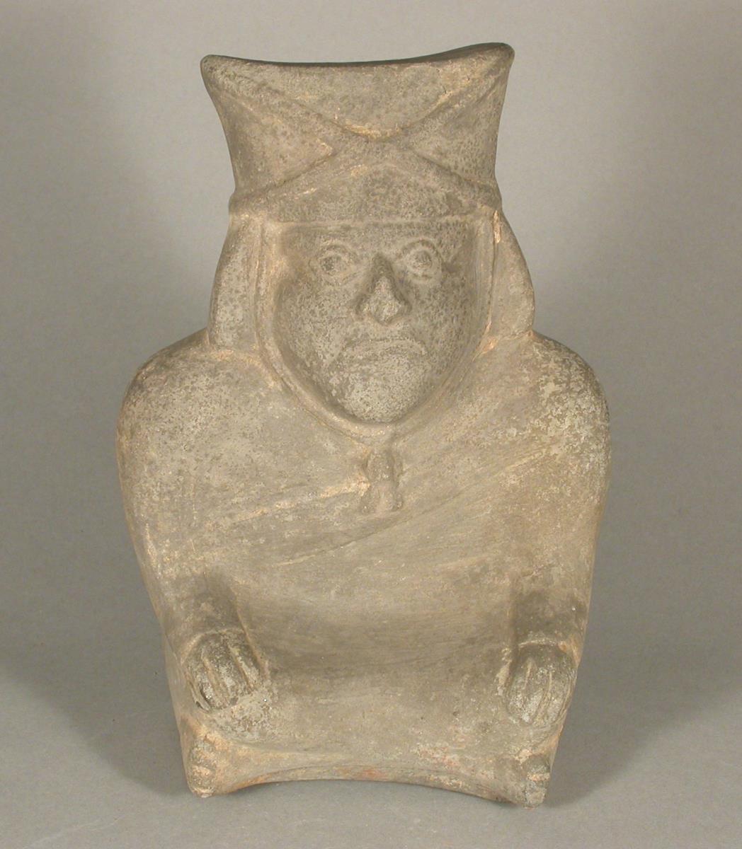Sitzende anthropomorphe Figur