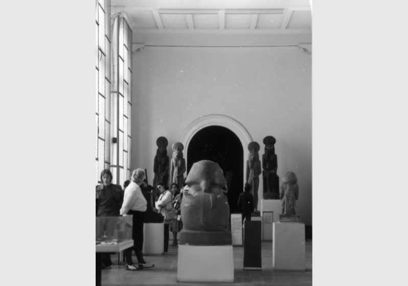 Aufstellung des Ägyptischen Museums und der Papyrussammlung im Bode-Museum, Blick in den Saal des frühen Neuen Reiches, Raum 5