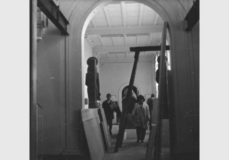 Aufstellung des Ägyptischen Museums und der Papyrussammlung im Bode-Museum, Blick in den Saal des frühen Neuen Reiches, Raum 5, Aufbau der Ausstellung, 1976