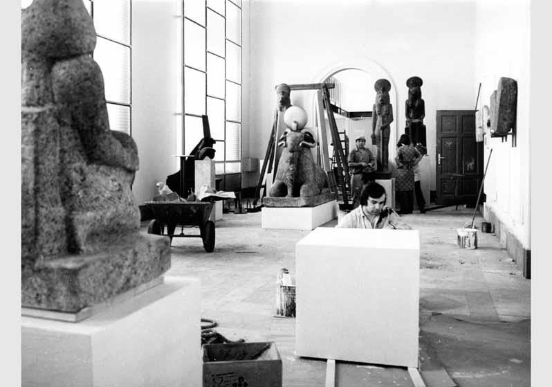 Aufbau der Ausstellung des Ägyptischen Museums und der Papyrussammlung, Blick in den Saal des späten Neuen Reiches