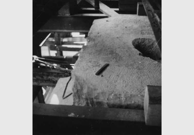 Aufbau der Sandsteinsäule für die Nationalgalerie, Detailaufnahme anlässlich des Wiederaufbaus