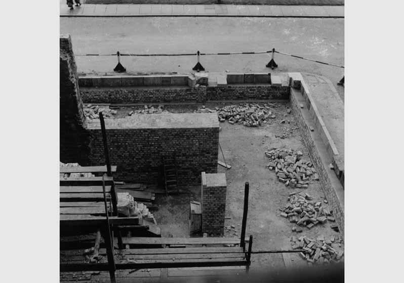 Bauarbeiten an der zerstörten Freitreppe der Nationalgalerie