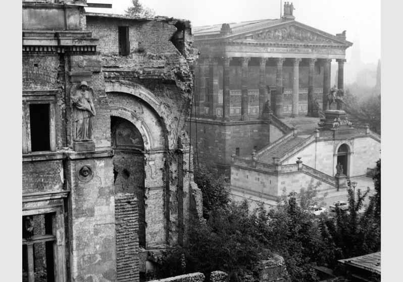 Blick von Süden auf das Neue Museum und die Nationalgalerie