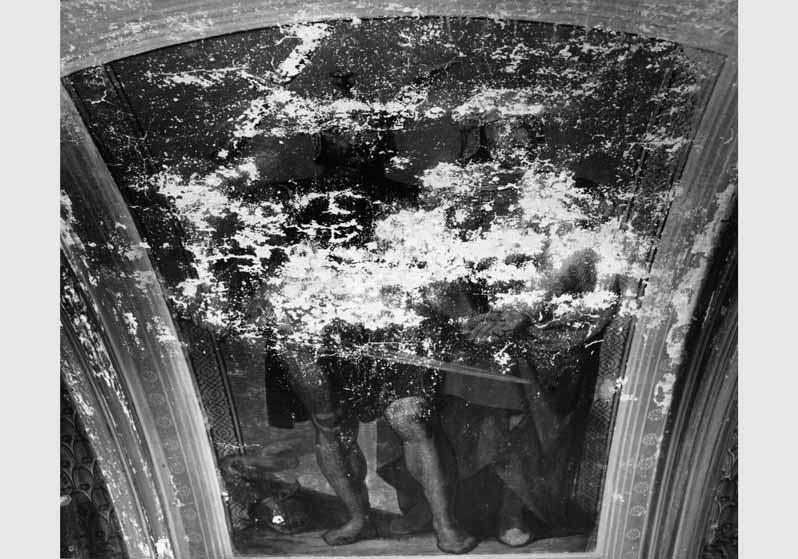 Blick auf das zerstörte Deckengemälde in der Querhalle der Nationalgalerie
