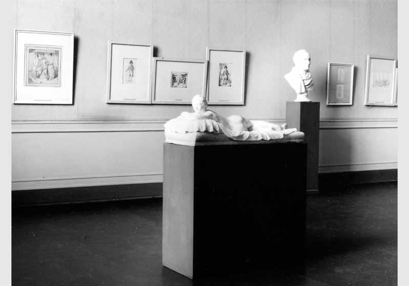 Blick in die Ausstellung "Johann Gottfried Schadow 1764 - 1850 - Bildwerke, Zeichnungen und Druckgraphik" vom 31. Okt. 1964 - Juli 1965 in der Nationalgalerie