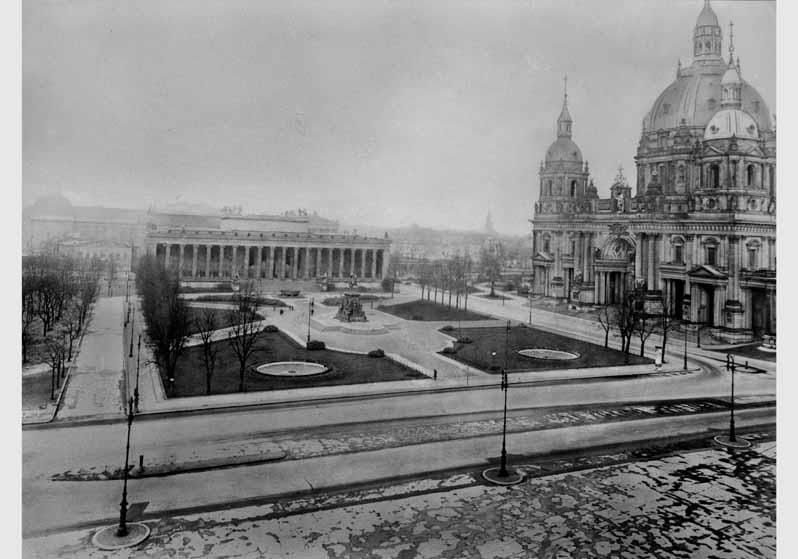 Blick auf den Lustgarten, das Alte Museum und den Berliner Dom