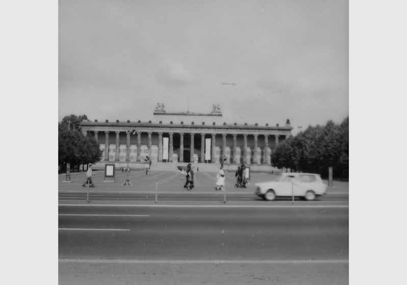 Blick von Unter den Linden auf den Lustgarten und das Alte Museum