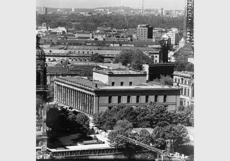 Blick vom Palasthotel auf die Ostfassade des Alten Museums