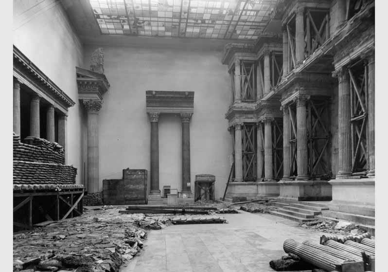 Blick in den zum Teil zerstörten Miletsaal im Pergamonmuseum