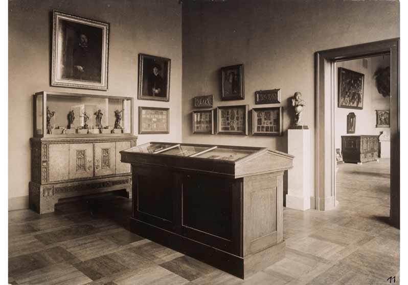 Aufstellung des Deutschen Museums im Pergamonmuseum, Raum 18, Bronzekabinett