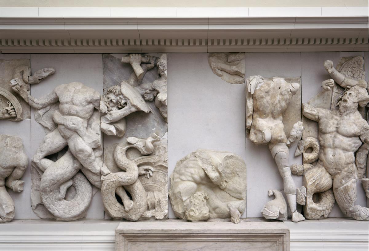Pergamonaltar, Nordfries - Ausschnitt: Orion (?) und "Fawley-Court-Gigant"