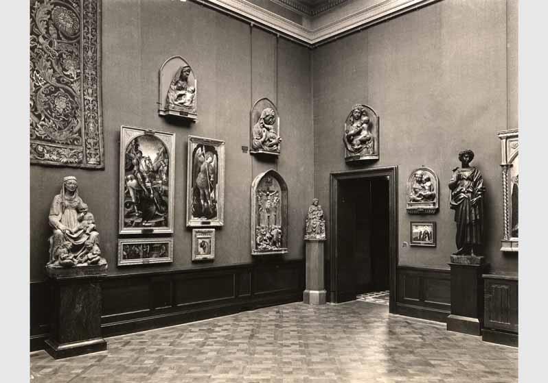 Aufstellung der Gemäldegalerie und der Skulpturensammlung im Kaiser-Friedrich-Museum, Raum 29, Italienische Gemälde und Bildwerke des 14. und 15. Jhd.