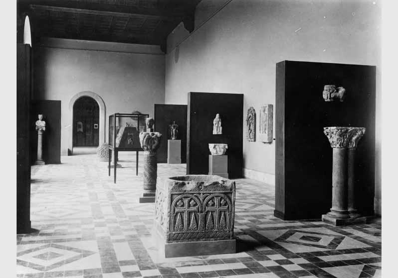 Aufstellung der Skulpturensammlung im Kaiser-Friedrich-Museum, Raum 09, Italienische Bildwerke des Mittelalters, Blick in Raum 12