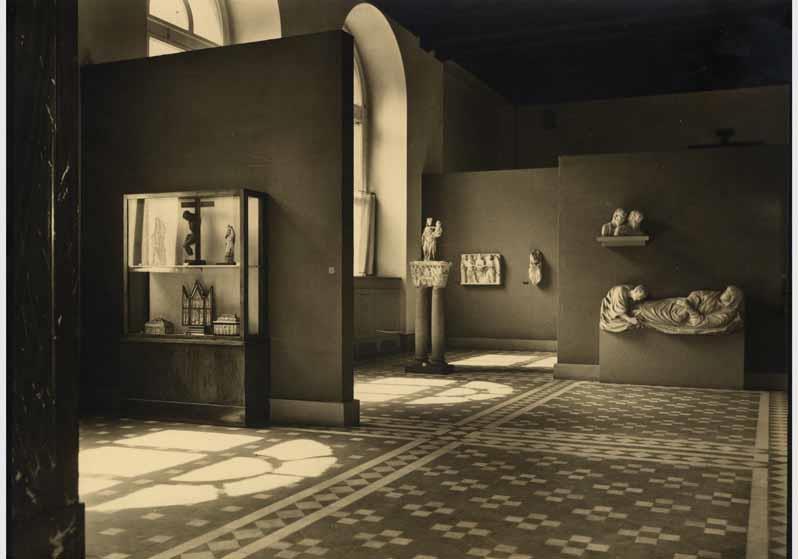 Aufstellung der Skulpturensammlung im Kaiser-Friedrich-Museum, Raum 23, Italienische Bildwerke des 13. und 14. Jh.