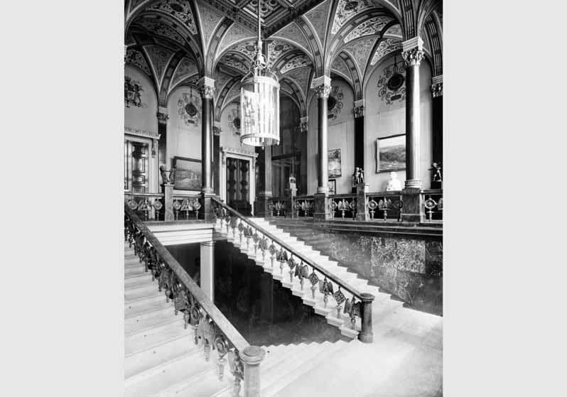 Blick in das Treppenhaus im Kronprinzen-Palais