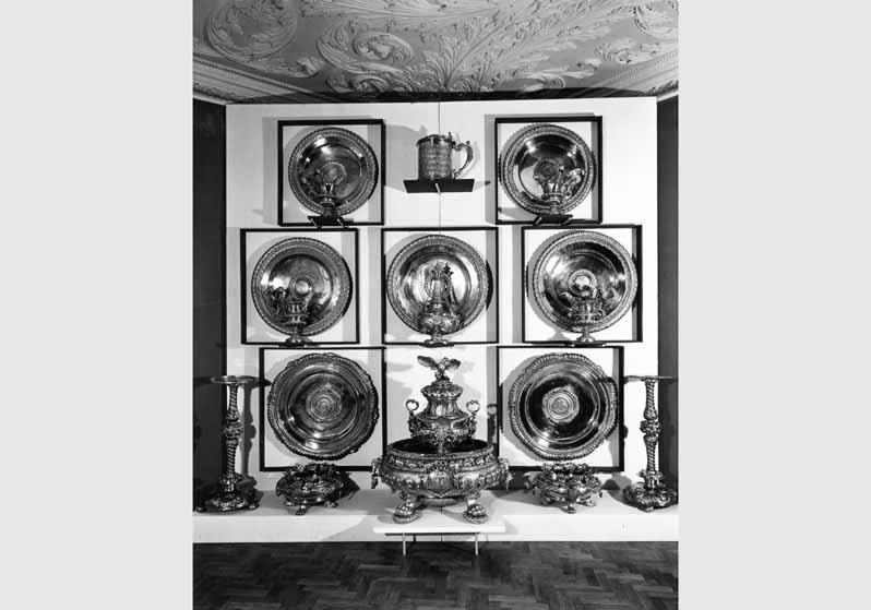 Aufstellung des Kunstgewerbemuseums im Schloss Köpenick, Silberbuffet aus dem Rittersaal des Berliner Stadtschlosses