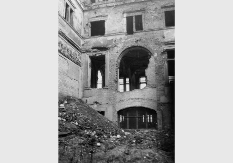 Blick in den zerstörten Griechischen Hof des Neuen Museums