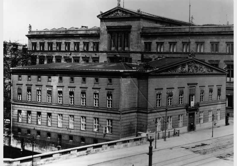 Blick auf den Packhof vor dem Hintergrund des Neuen Museums