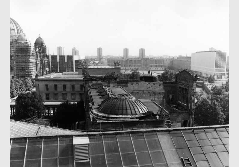 Blick vom Dach des Pergamonmuseums auf das Neue Museum