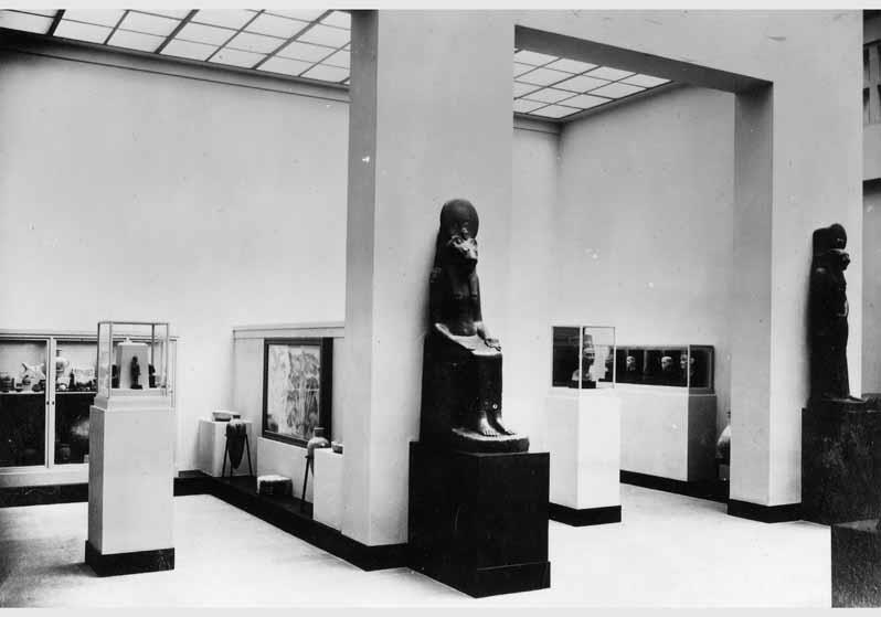 Blick in den Amarnahof im Neuen Museum nach dem Umbau des Griechischen Hofes