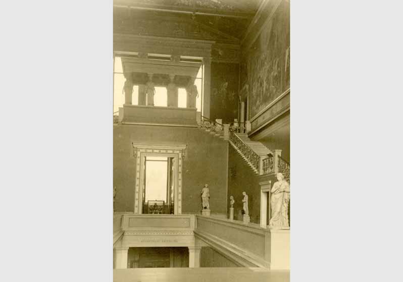 Blick in das Haupttreppenhaus des Neuen Museums