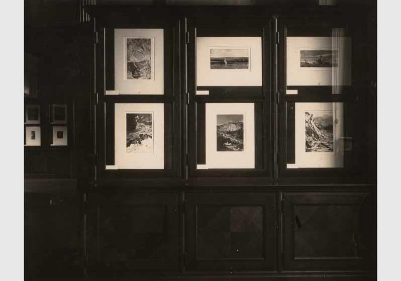 Aufstellung des Kupferstichkabinetts im östlichen Kunstkammersaal des Neuen Museums