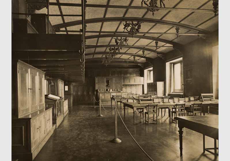 Studiensaal des Kupferstichkabinetts, Abteilung älterer Kunst im Roten Saal des Neuen Museums