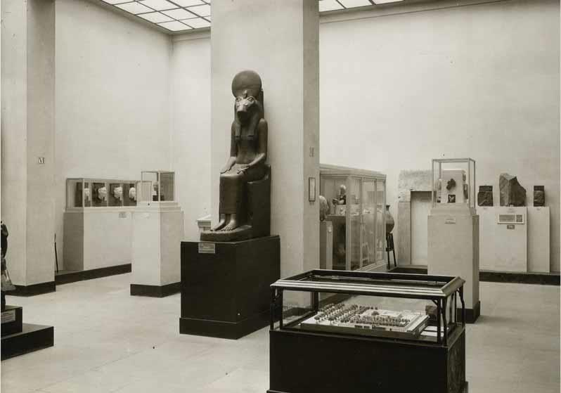 Blick in den Amarnahof im Neuen Museum nach dem Umbau des Griechischen Hofes