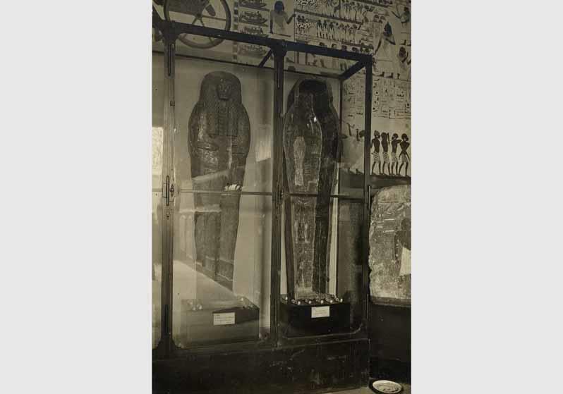 Blick auf ägytische Exponate im Historischen Saal im Neuen Museum