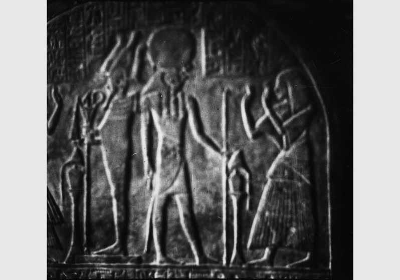 Blick auf die Stele aus dem Grabe des "Königlichen Schreibers und Scheunenverwalters des Landesherrn" Upuatmose im Neuen Museum