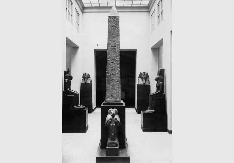 Blick in den Amarnahof im Neuen Museum nach dem Umbau des Griechischen Hofes