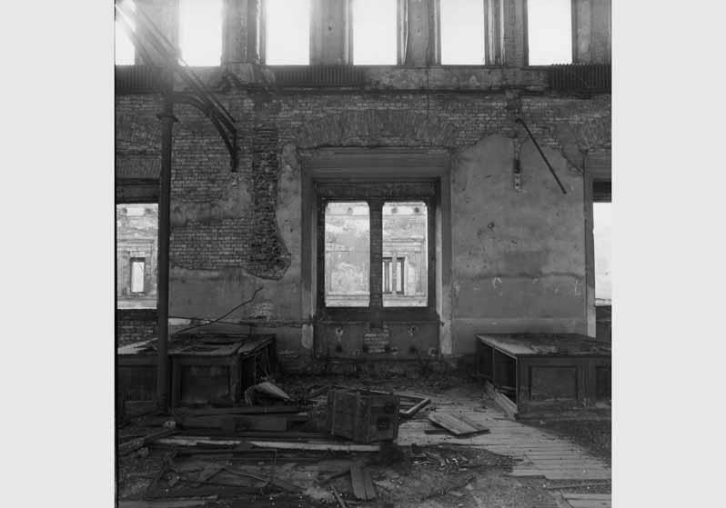 Blick in den zerstörten Östlichen Kunstkammersaal im Neuen Museum