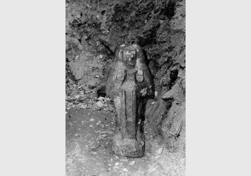Blick auf eine ägyptische Statue im Neuen Museum