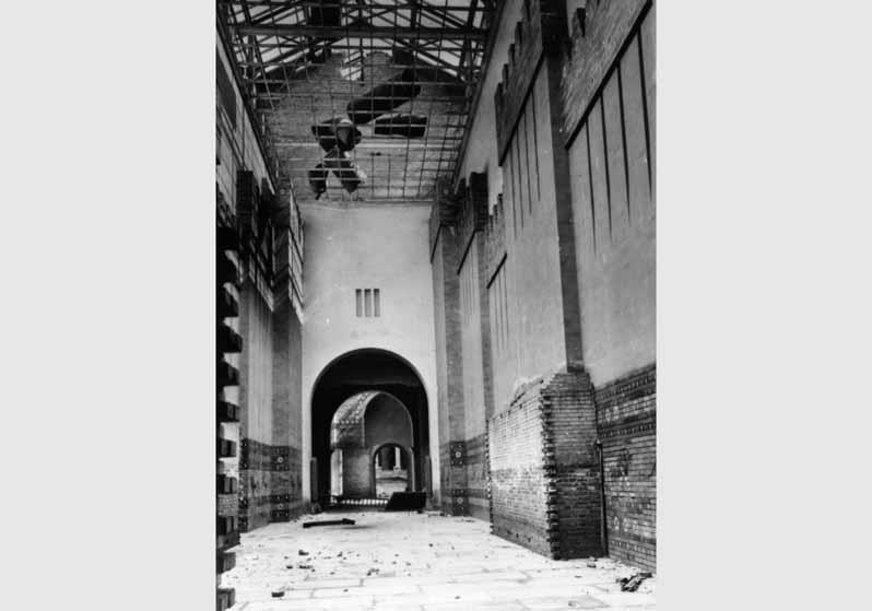 Blick auf die zum Teil zerstörte Prozessionsstrasse im Pergamonmuseum