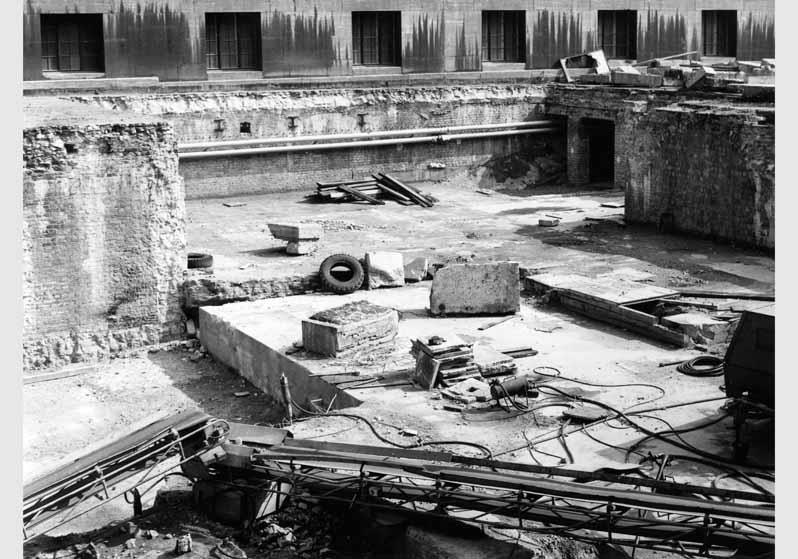Abtragung der Kellergewölbe unter dem Ehrenhof des Pergamonmuseums