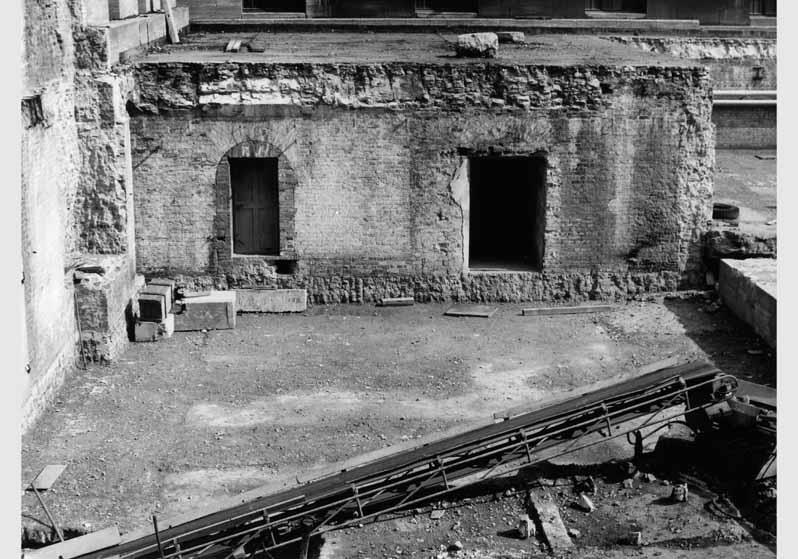 Abtragung der Kellergewölbe unter dem Ehrenhof des Pergamonmuseums